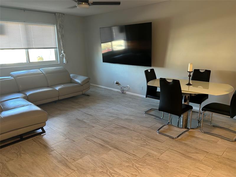 Image 4 of 30 For 6260 18th Ave  824