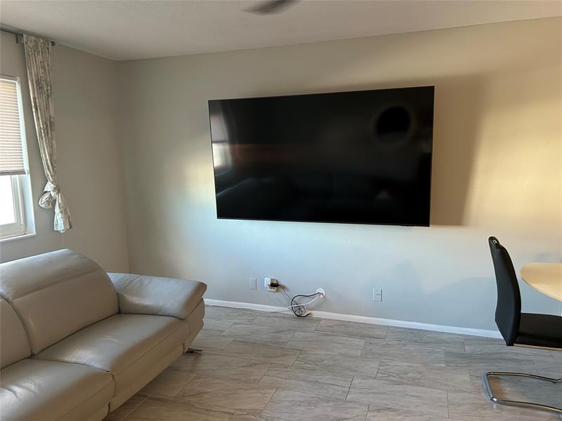 Image 5 of 30 For 6260 18th Ave  824