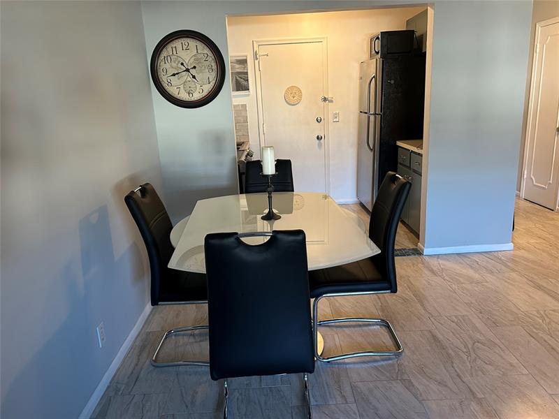 Image 7 of 30 For 6260 18th Ave  824