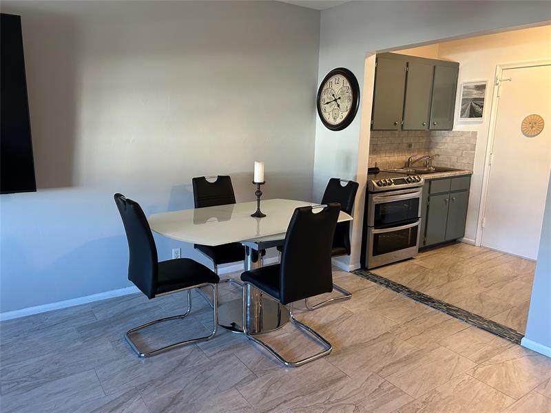 Image 8 of 30 For 6260 18th Ave  824