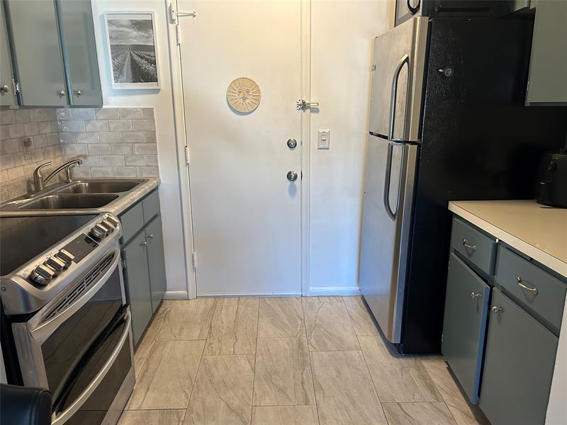 Image 9 of 30 For 6260 18th Ave  824