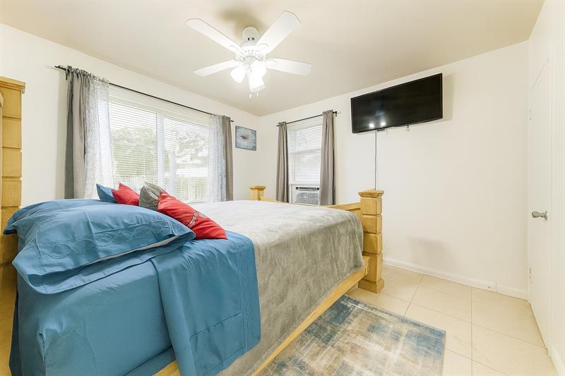 Image 5 of 6 For 1935 Taylor St  2