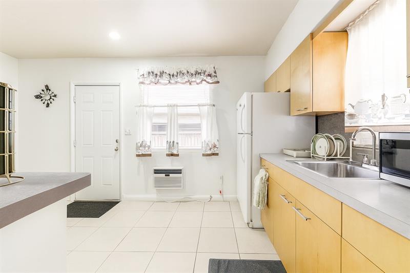 Image 6 of 6 For 1935 Taylor St  2