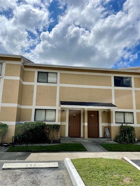 Details for 9490 Palm Circle South, Pembroke Pines, FL 33025