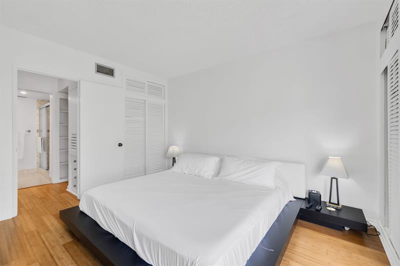 Image 15 of 20 For 1967 Ocean Blvd  104