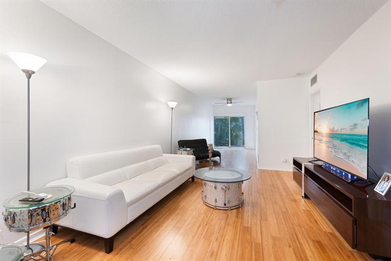 Image 5 of 20 For 1967 Ocean Blvd  104