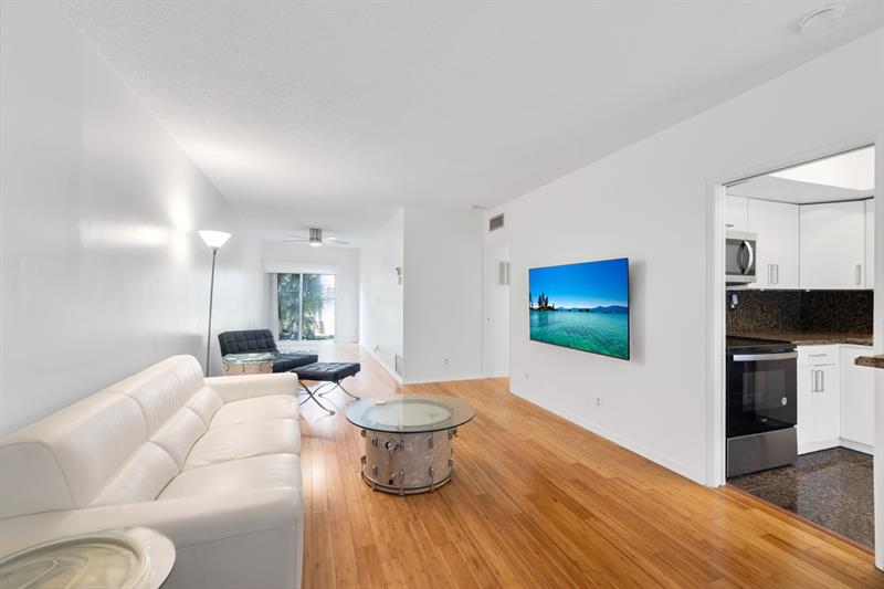 Image 7 of 20 For 1967 Ocean Blvd  104