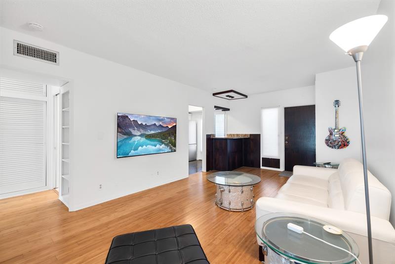 Image 8 of 20 For 1967 Ocean Blvd  104