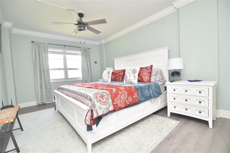 Image 18 of 24 For 1831 38th St  207