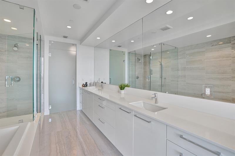 Image 16 of 40 For 100 Las Olas Blvd  4301