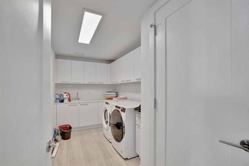 Image 24 of 40 For 100 Las Olas Blvd  4301