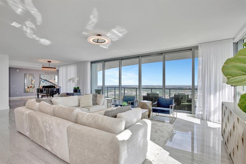 Image 3 of 40 For 100 Las Olas Blvd  4301