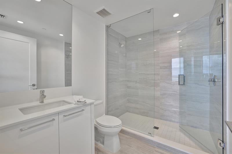 Image 30 of 40 For 100 Las Olas Blvd  4301