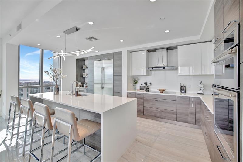 Image 6 of 40 For 100 Las Olas Blvd  4301