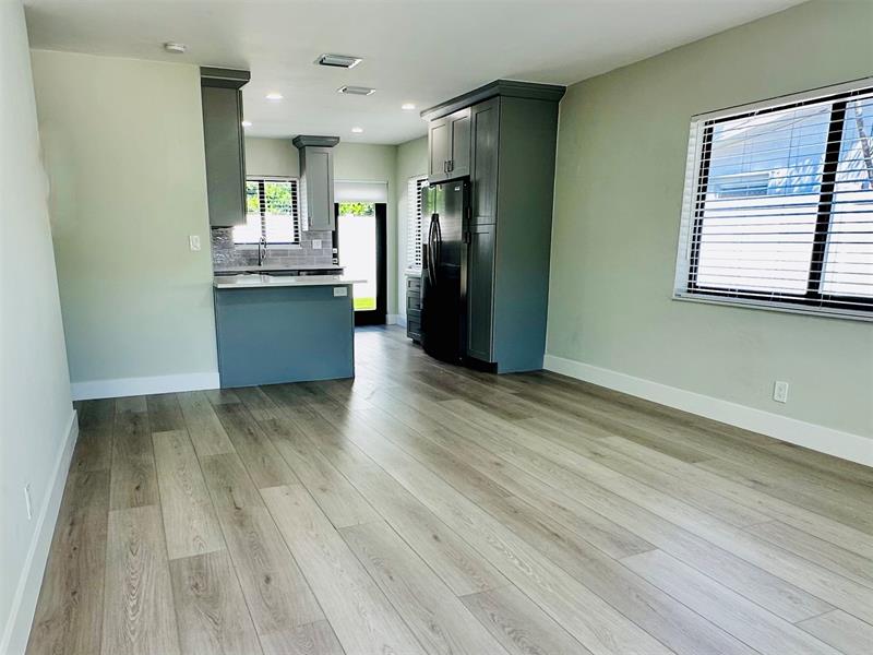 Image 4 of 21 For 2175 51st Ct  B