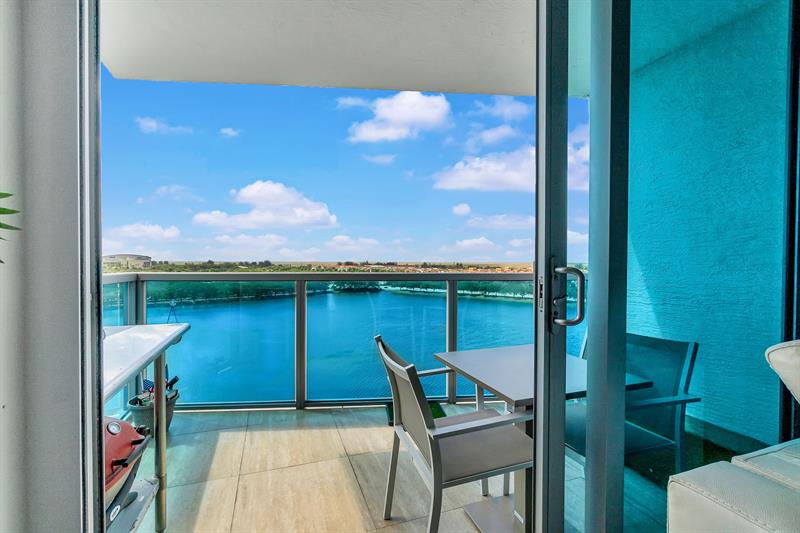 Image 12 of 53 For 2641 Flamingo Rd  1105n