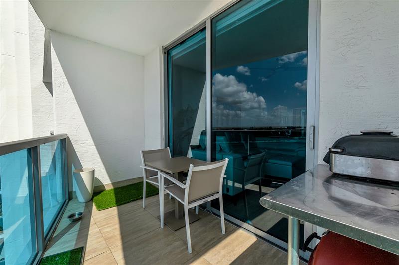 Image 16 of 53 For 2641 Flamingo Rd  1105n