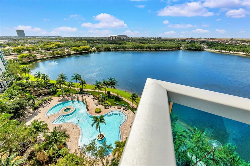 Image 17 of 53 For 2641 Flamingo Rd  1105n