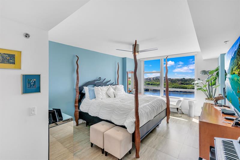 Image 21 of 53 For 2641 Flamingo Rd  1105n