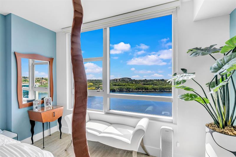 Image 23 of 53 For 2641 Flamingo Rd  1105n