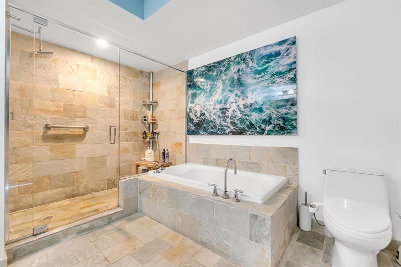 Image 25 of 53 For 2641 Flamingo Rd  1105n