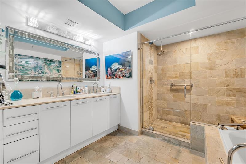 Image 26 of 53 For 2641 Flamingo Rd  1105n