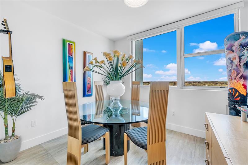 Image 28 of 53 For 2641 Flamingo Rd  1105n