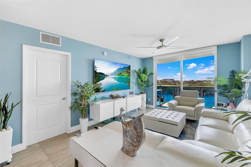 Image 3 of 53 For 2641 Flamingo Rd  1105n