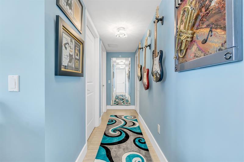 Image 30 of 53 For 2641 Flamingo Rd  1105n