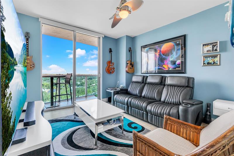 Image 31 of 53 For 2641 Flamingo Rd  1105n