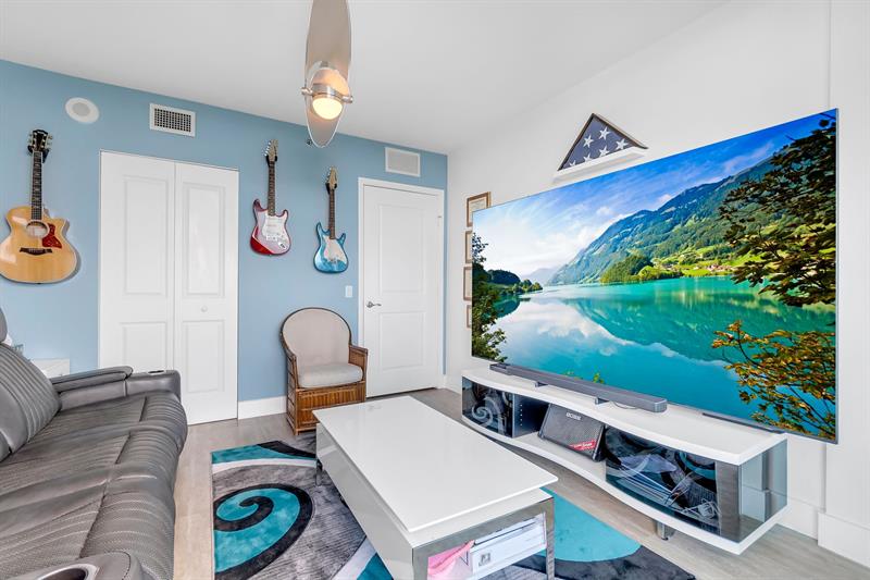 Image 32 of 53 For 2641 Flamingo Rd  1105n