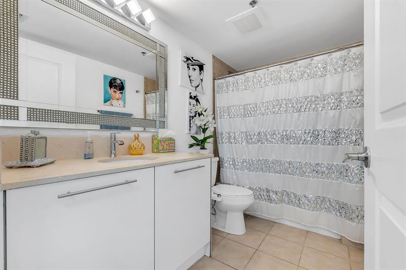 Image 33 of 53 For 2641 Flamingo Rd  1105n