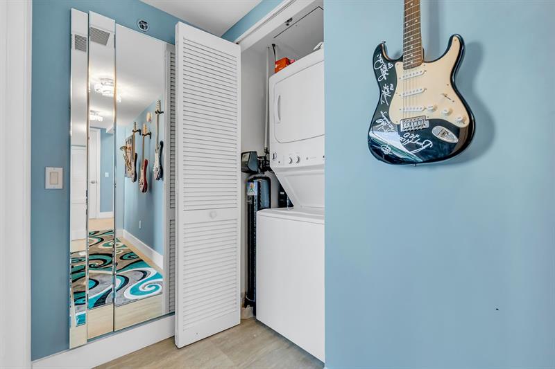 Image 34 of 53 For 2641 Flamingo Rd  1105n