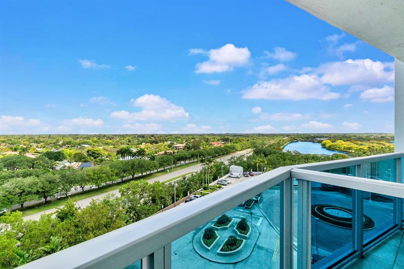 Image 37 of 53 For 2641 Flamingo Rd  1105n