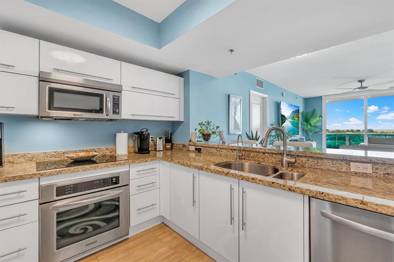 Image 4 of 53 For 2641 Flamingo Rd  1105n