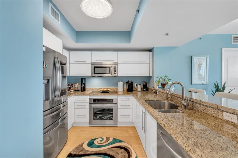 Image 5 of 53 For 2641 Flamingo Rd  1105n