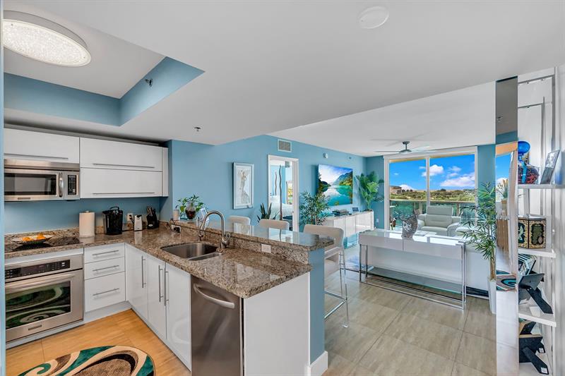 Image 8 of 53 For 2641 Flamingo Rd  1105n