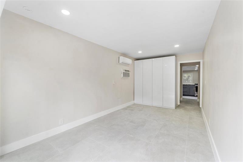 Image 17 of 58 For 828 Johnson St