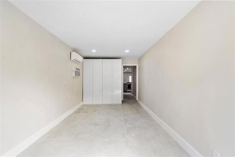 Image 18 of 58 For 828 Johnson St