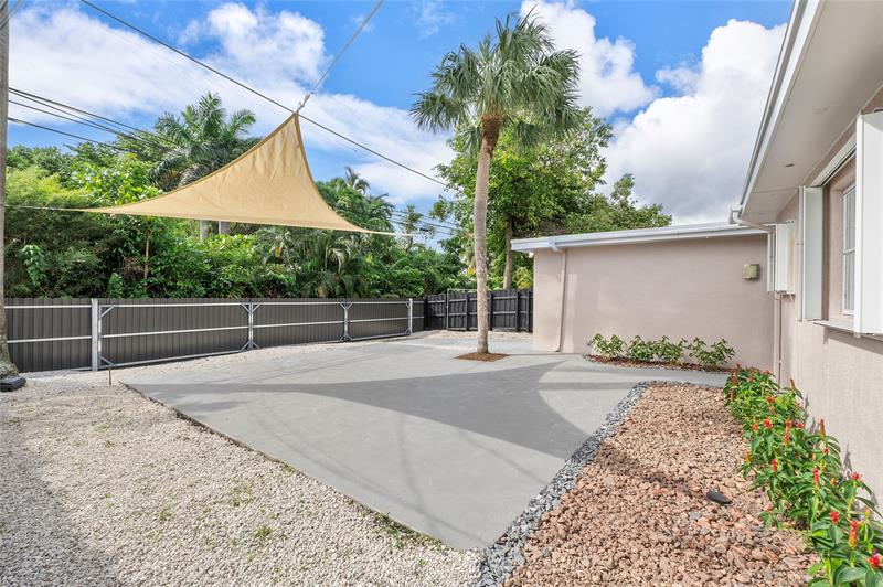 Image 26 of 58 For 828 Johnson St