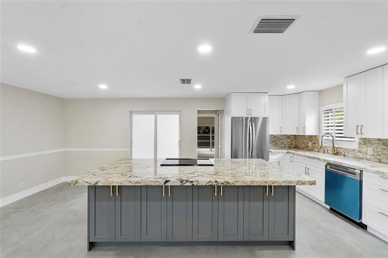 Image 3 of 58 For 828 Johnson St