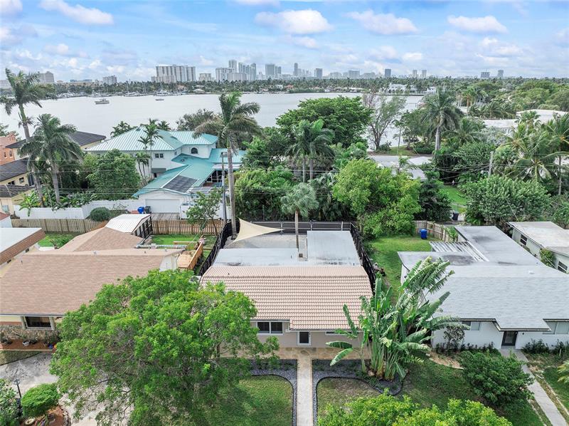 Image 30 of 58 For 828 Johnson St