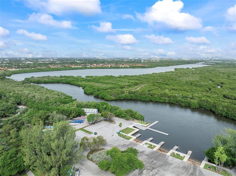 Image 32 of 58 For 828 Johnson St