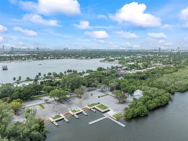 Image 33 of 58 For 828 Johnson St