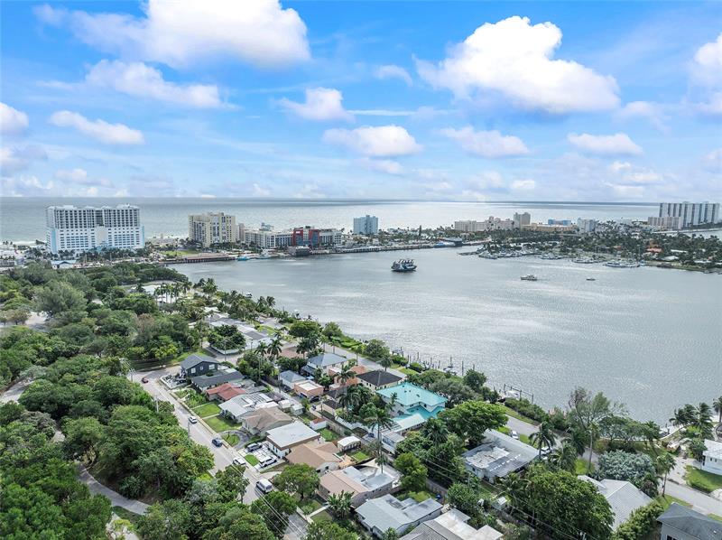 Image 36 of 58 For 828 Johnson St