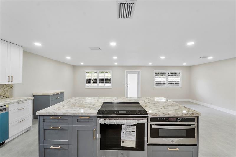 Image 4 of 58 For 828 Johnson St