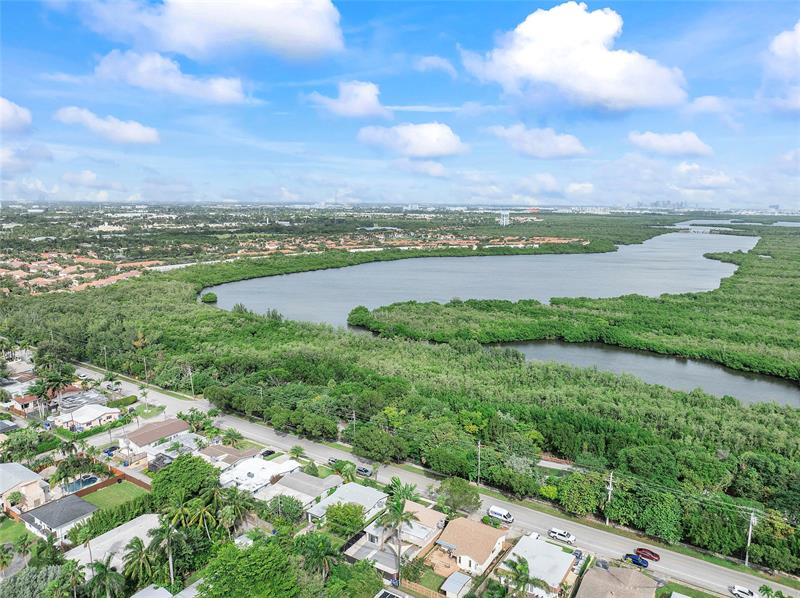 Image 44 of 58 For 828 Johnson St