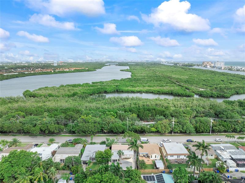 Image 46 of 58 For 828 Johnson St