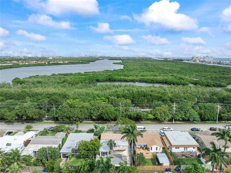 Image 47 of 58 For 828 Johnson St