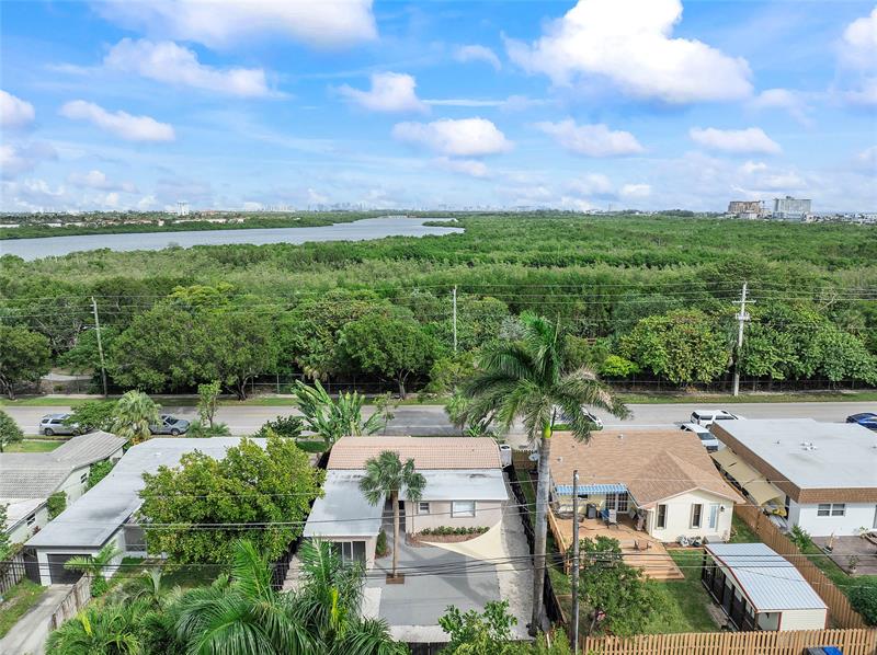 Image 49 of 58 For 828 Johnson St